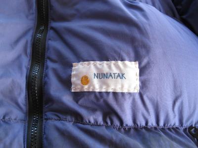 ヌナタック（NUNATAK）・ダウンジャケット、染み抜きクリーニング 