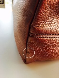 グッチバッグ底染み1