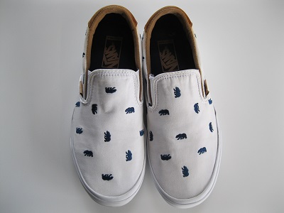 ヴァンズ（VANS）クラシックスリッポン(クマ刺繍)雨による革からの色出 